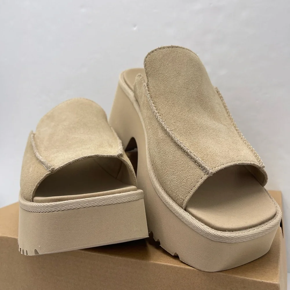 UGG Tan Platform Slide Sandals UGG
W / 1167476
W NEW HEIGHTS SLIDE MDSD
Mustard - Picture 5 of 16